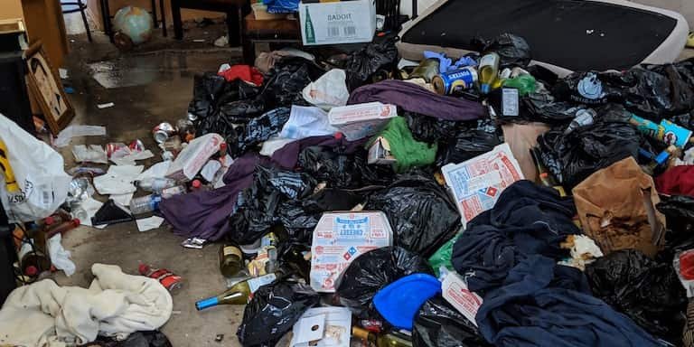 2018-12-03 08.02.13 house of person with hoarding disorder