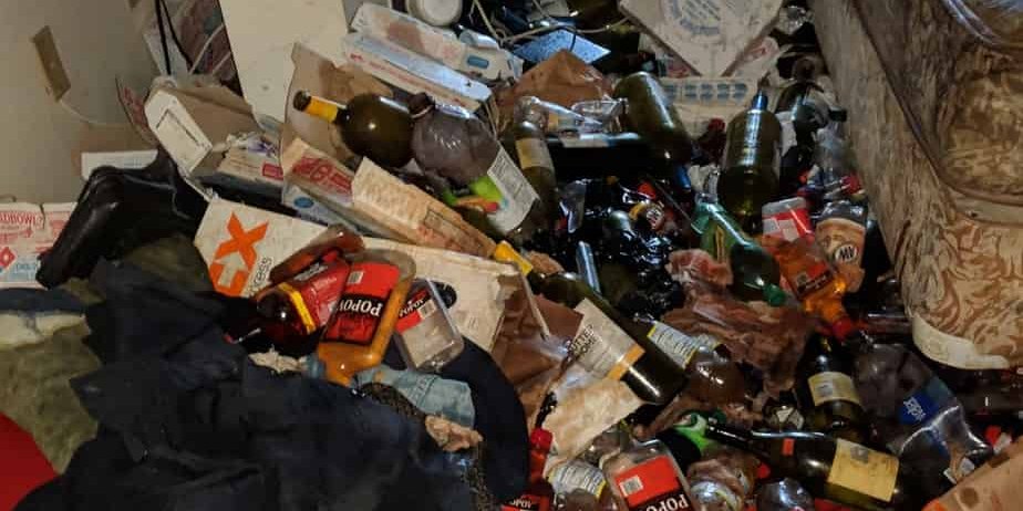 2018-12-03 08.02.52 filthy bedroom with biohazards