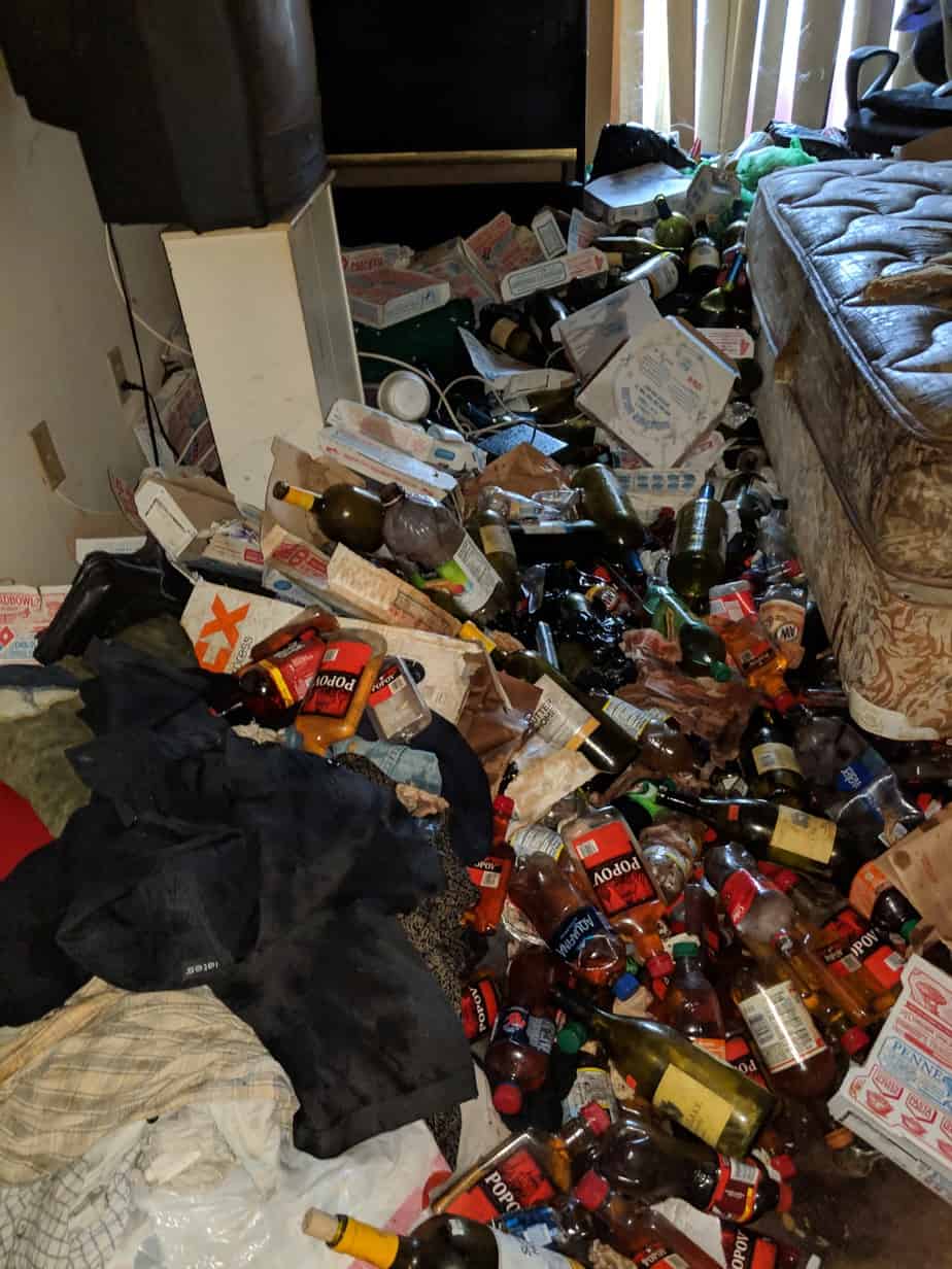 2018-12-03 08.02.52 filthy bedroom with biohazards