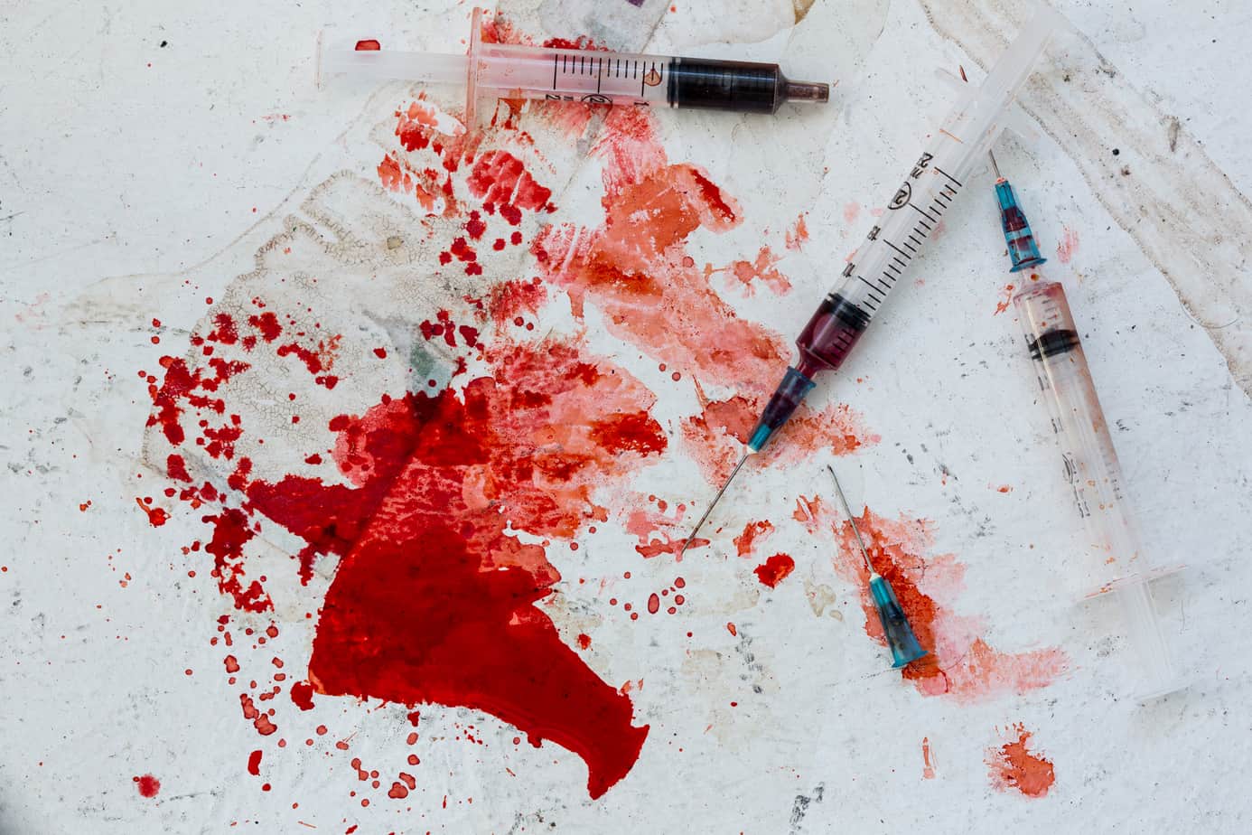 Depositphotos_24061227_l-2015 Blood from syringes